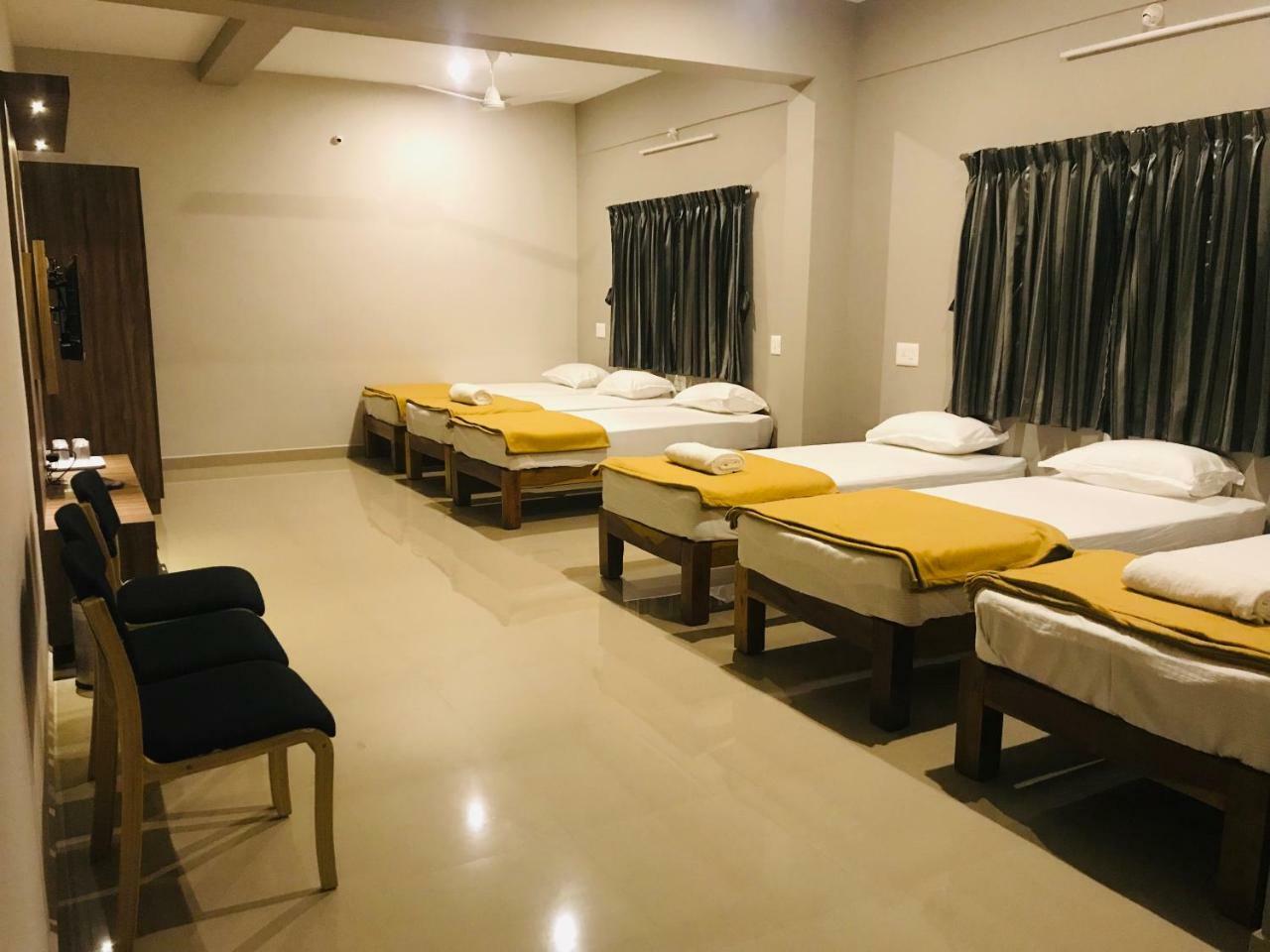 Sharada Residency Hotel Somvarpet Exterior photo